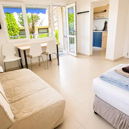 Deluxe - California By Bulgarianhomes Guest house